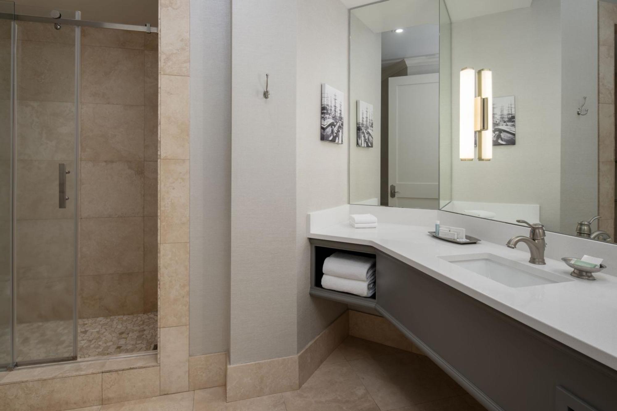 Отель Courtyard Tacoma Downtown Экстерьер фото