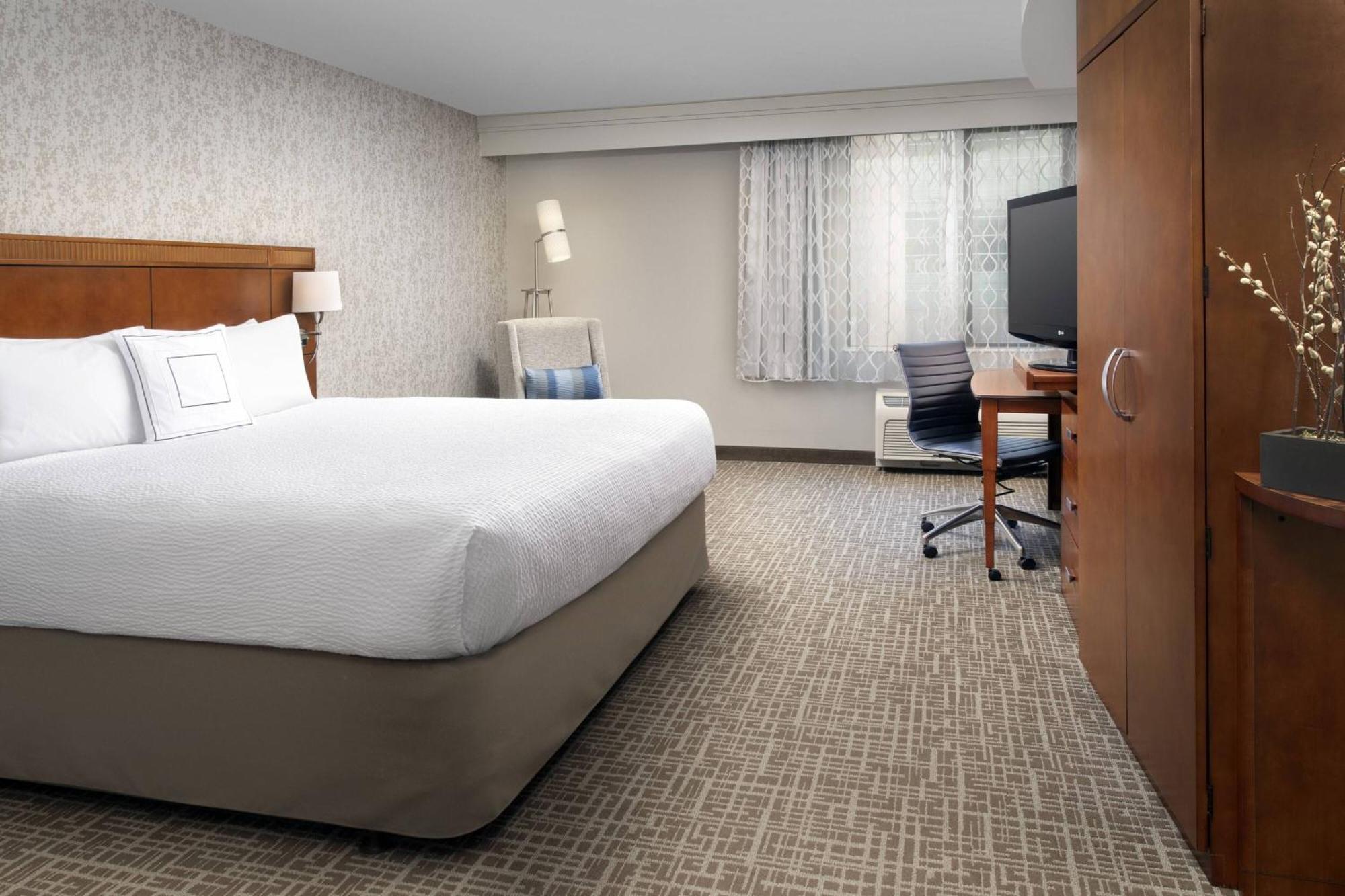 Отель Courtyard Tacoma Downtown Экстерьер фото