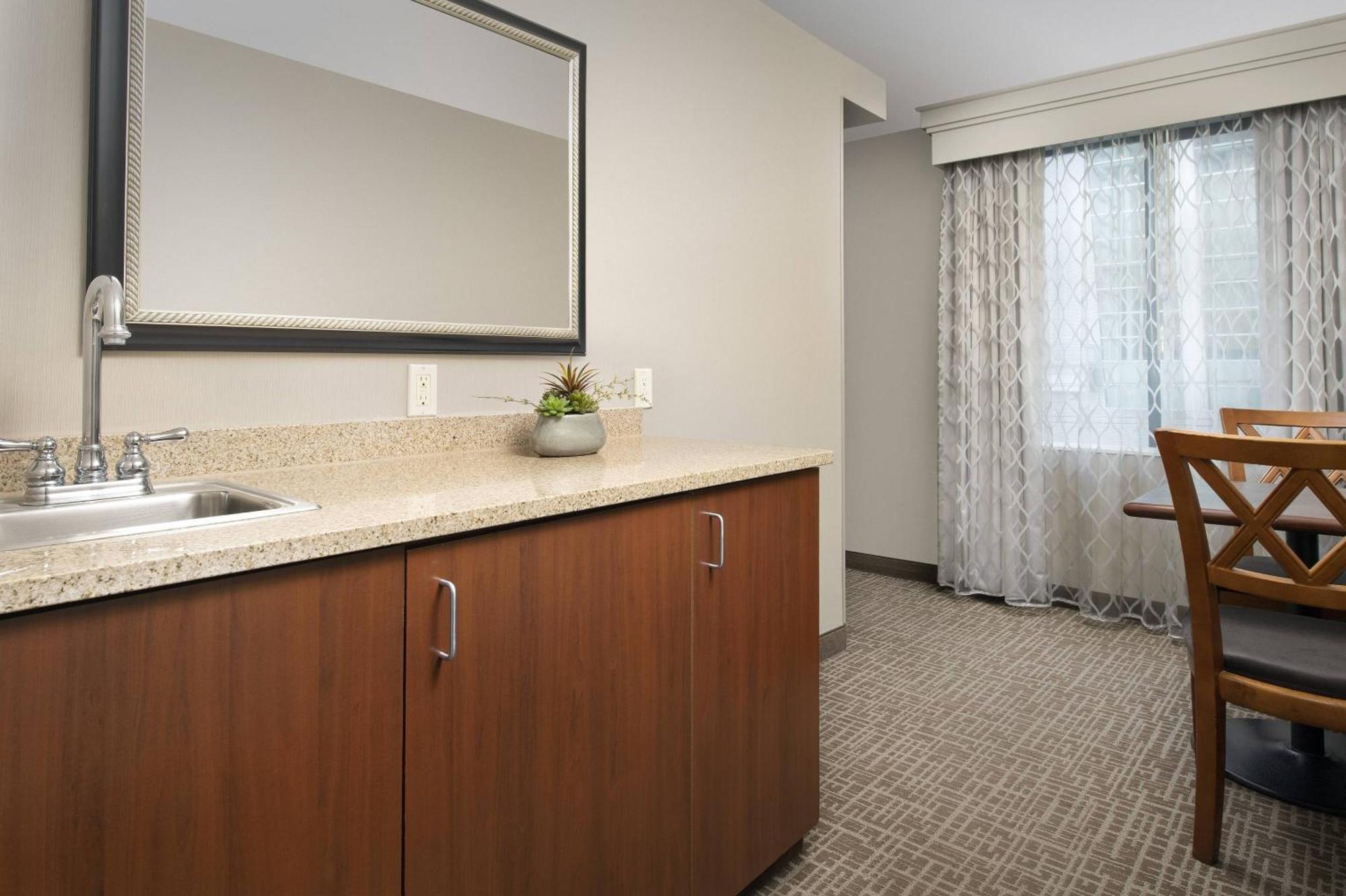 Отель Courtyard Tacoma Downtown Экстерьер фото