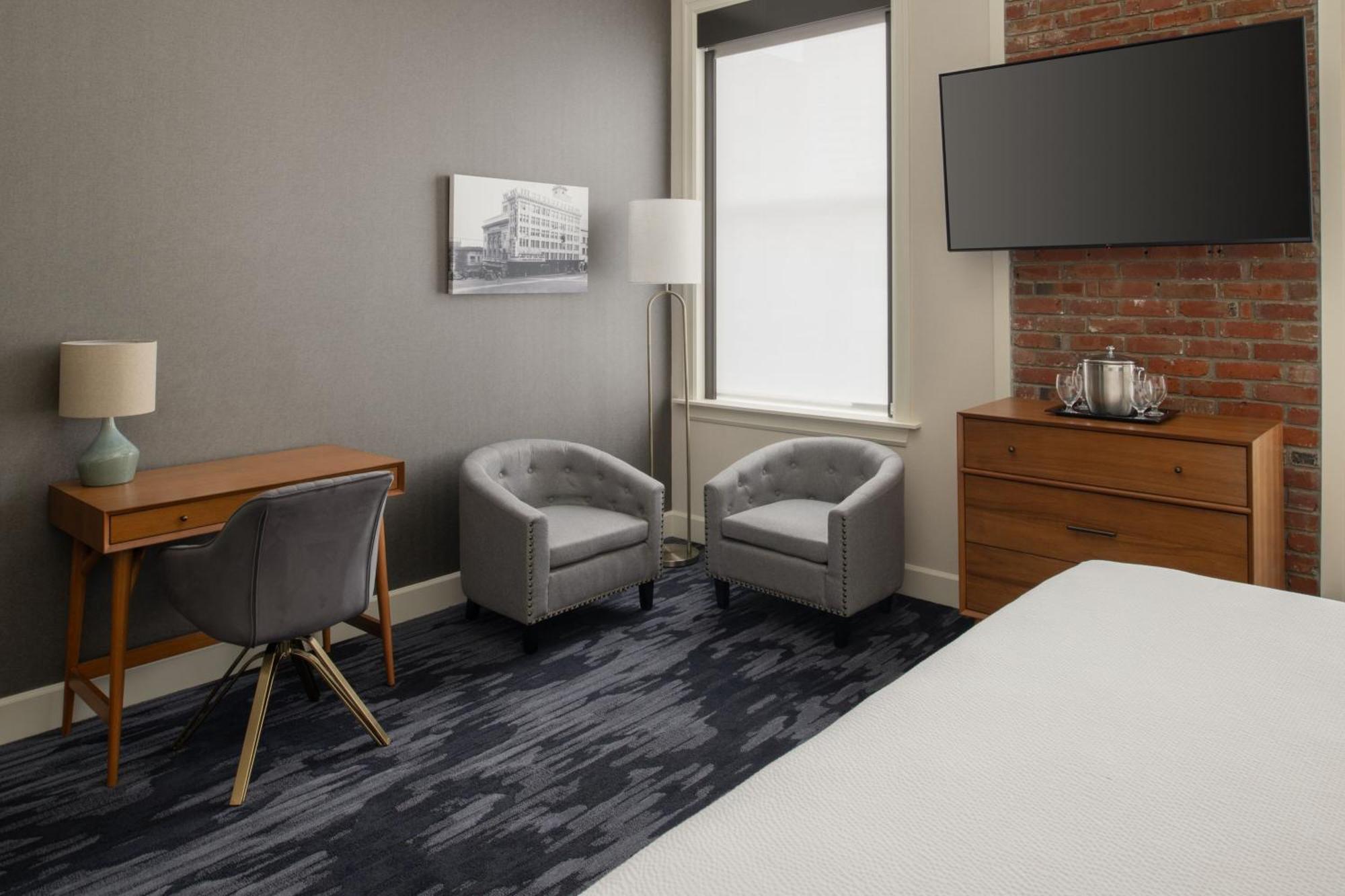 Отель Courtyard Tacoma Downtown Экстерьер фото