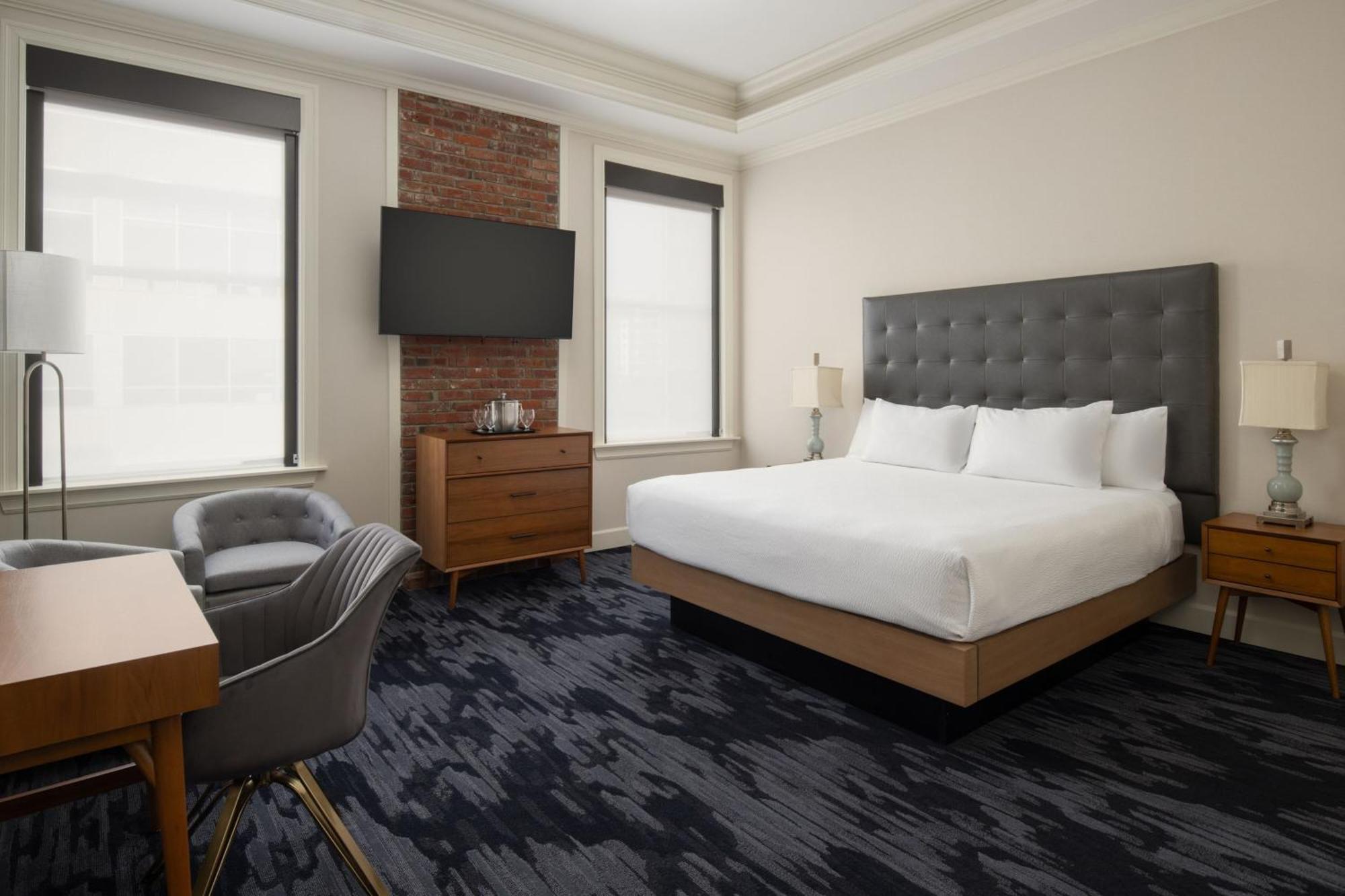 Отель Courtyard Tacoma Downtown Экстерьер фото